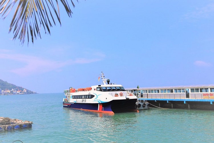 Đi tàu cánh ngầm cần mang theo giấy tờ gì?